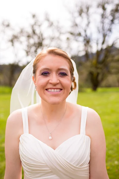 Portret van mooie bruid op trouwdag — Stockfoto