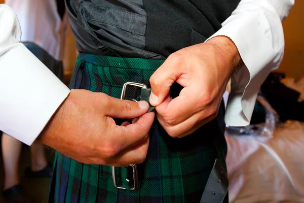 Свадебные наряды из шотландского килта — стоковое фото