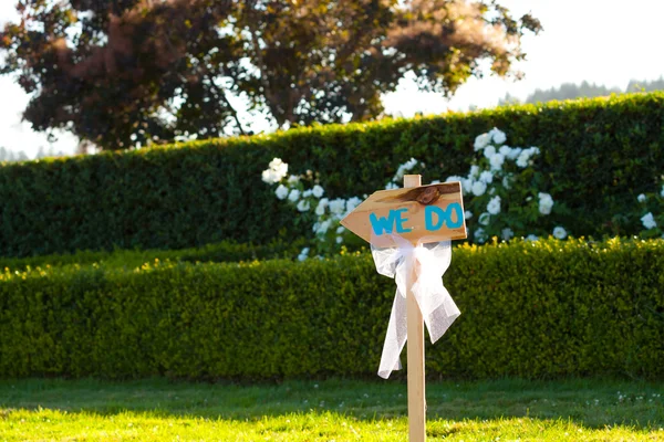 We Do Sign Points to Ceremony — Stok Foto