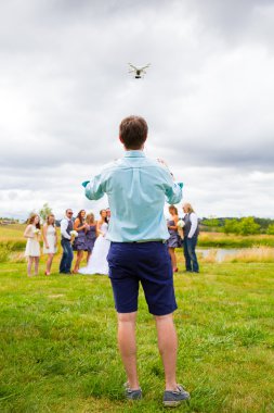 Drone düğünde uçan dört Helikopter Pilot