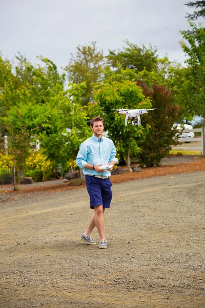 Quad Copter Pilot Flying Drone at Wedding — Stock Photo, Image