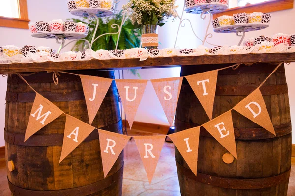 Burlap Flag Just Married Sign — Stock Photo, Image