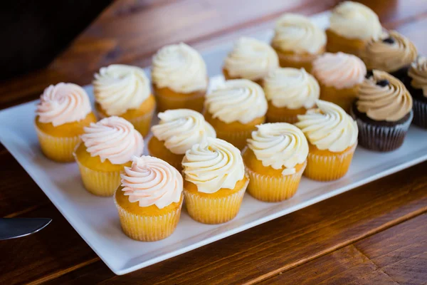 Bruiloft receptie cupcakes — Stockfoto