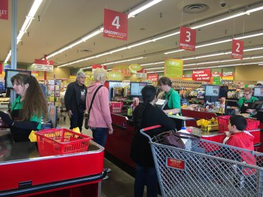 Ödeme satırında bakkal Outlet mağazası