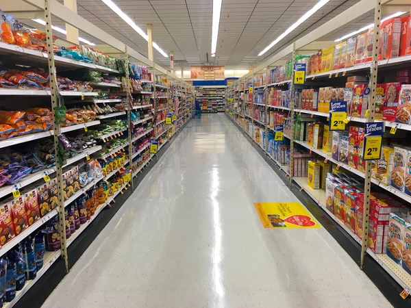 Pasillo de cereales vacío en la tienda de comestibles —  Fotos de Stock