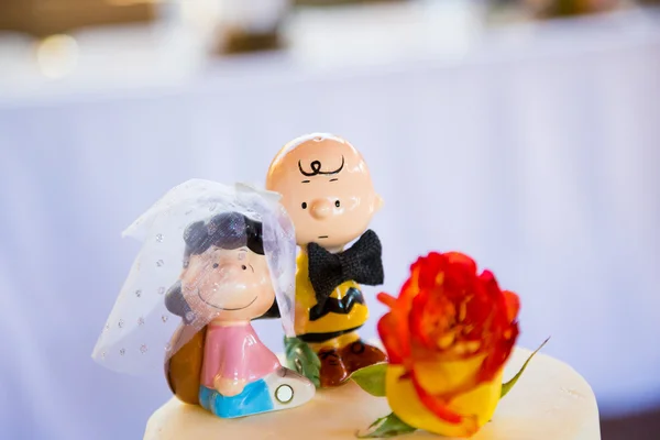 Peanuts Charlie Brown Wedding Cake Topper — Stok Foto