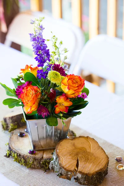 Bloemen bruiloft receptie Centerpieces — Stockfoto