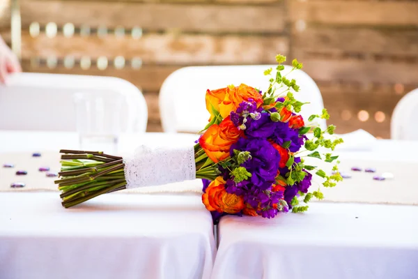 Bridal Wedding Bouquet op tafel — Stockfoto