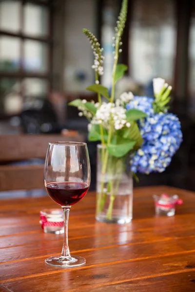 Blue and White Flowers at Wedding Reception — Stock Photo, Image