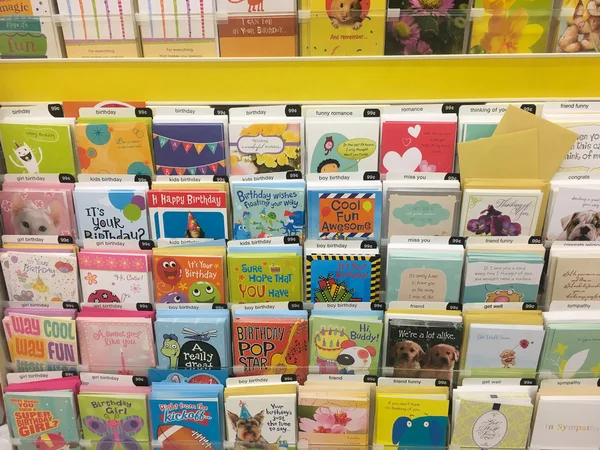 Selección de tarjetas de felicitación americanas en la tienda —  Fotos de Stock