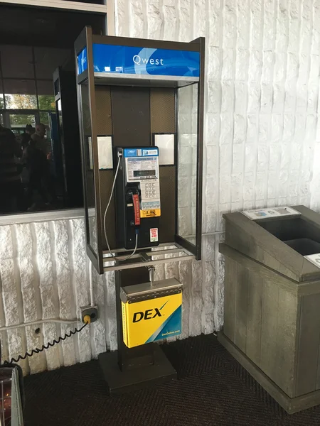 Qwest Pay Phone at Store — Stock Photo, Image