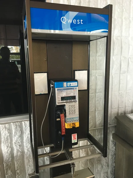 Qwest Pay Phone at Store — Stock Photo, Image