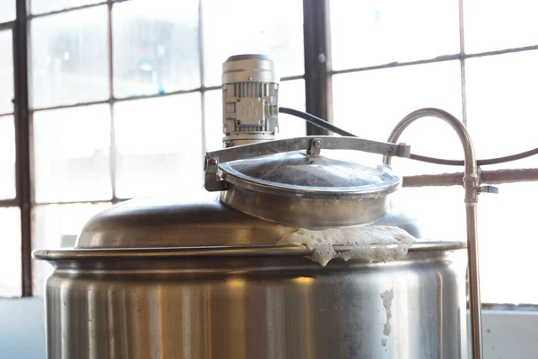 Commercial Craft Beer Making at Brewery — Stock Photo, Image