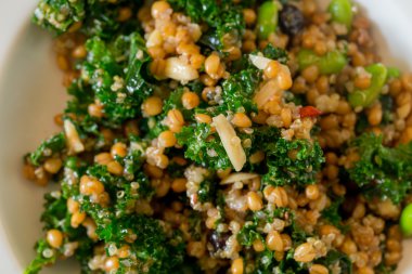 Ham Paleo Kale ve Quinoa Superfood salata