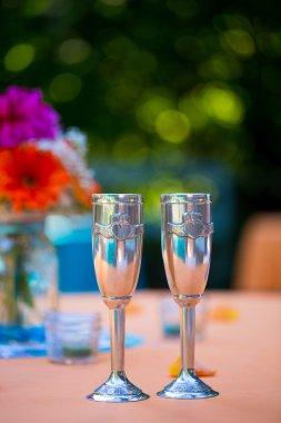 Düğün resepsiyonunda tost gözlük