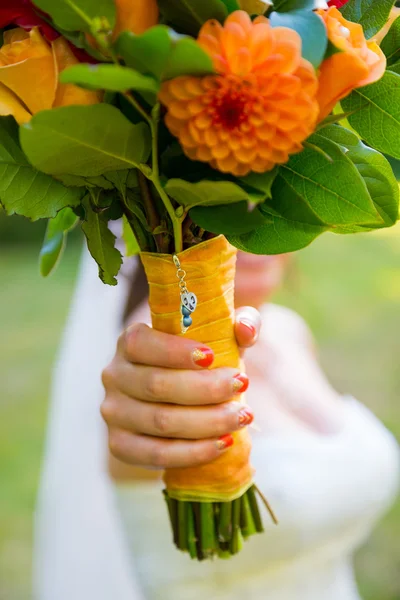 花嫁の結婚式のブーケ — ストック写真