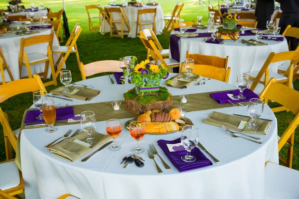 Düğün resepsiyonu yemek masası