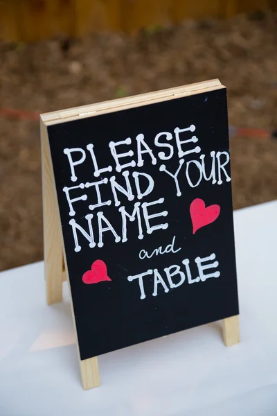 フロントで結婚式のテーブル サイン — ストック写真