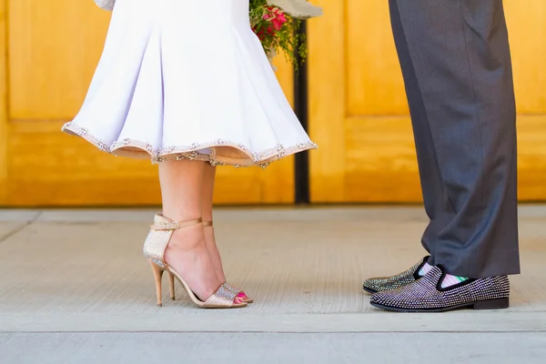 Noiva e noivo na Igreja Católica — Fotografia de Stock