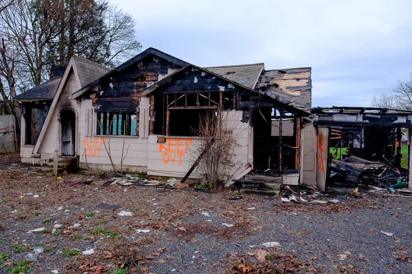 Casa queimada em fogo maior — Fotografia de Stock