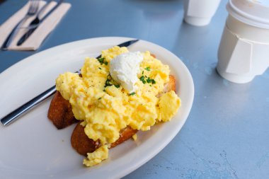 Çırpılmış yumurtalı ekmek.