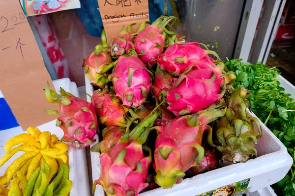 Dragon frukt på Farmers Market — Stockfoto