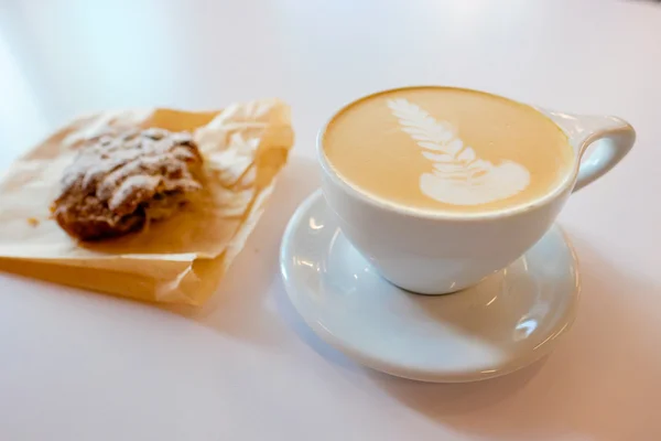 Latte with Foam Art at Coffee Shop — Stock Photo, Image