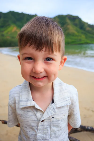 Retrato de menino de três anos — Fotografia de Stock