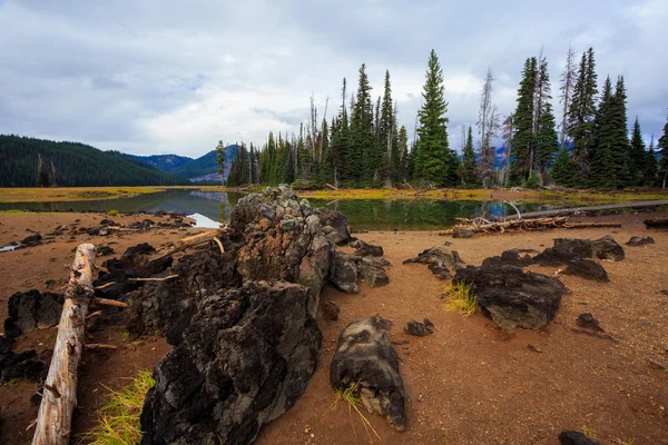 Szikrák Lake központi Oregon vadonban — Stock Fotó