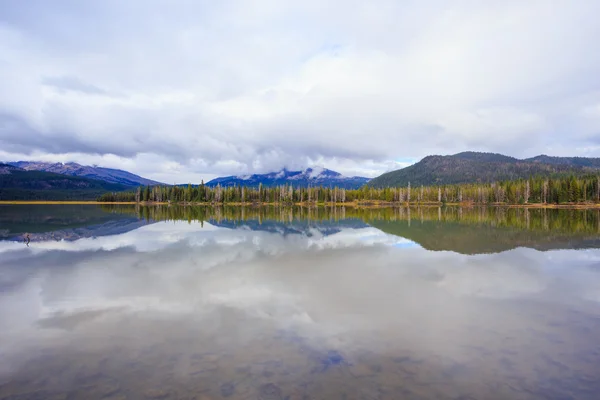 Jiskry jezero centrální Oregon divočiny — Stock fotografie