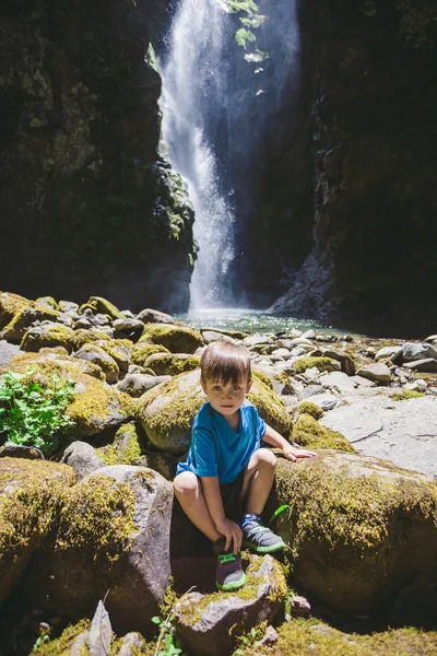 Young Boy at Pinard Falls in Oregon — Stock Photo, Image