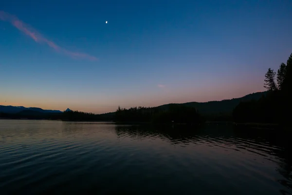 Lemolo reservoir bei untergang in oregon — Stockfoto