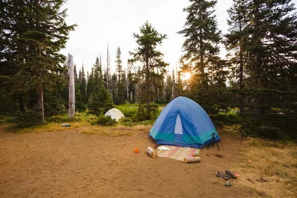 Caminhada-In Parque de Campismo em Big Lake Oregon — Fotografia de Stock