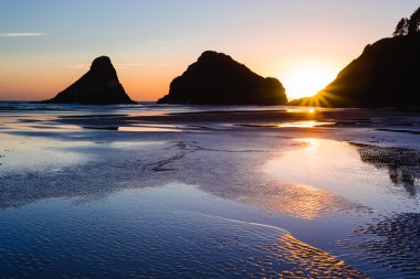 Gün batımında Heceta baş Beach Oregon kıyılarında