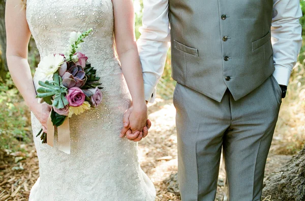 Novia y novio el día de la boda —  Fotos de Stock