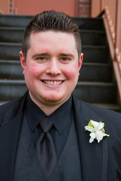 Groom Portrait on Wedding Day Outdoors — Stock Photo, Image