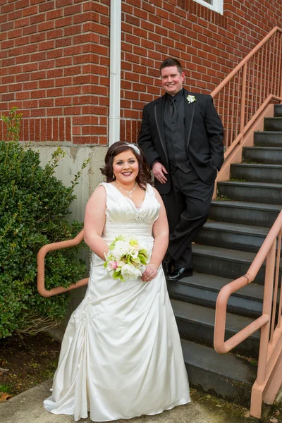 Novia y novio retrato en el día de la boda — Foto de Stock