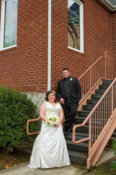 Retrato de noiva e noivo no dia do casamento — Fotografia de Stock