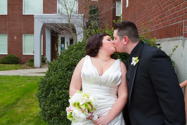 Sposa e Sposo Ritratto il giorno del matrimonio — Foto Stock