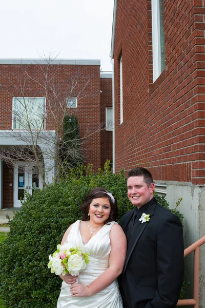 Portrait de mariée et de marié le jour du mariage — Photo