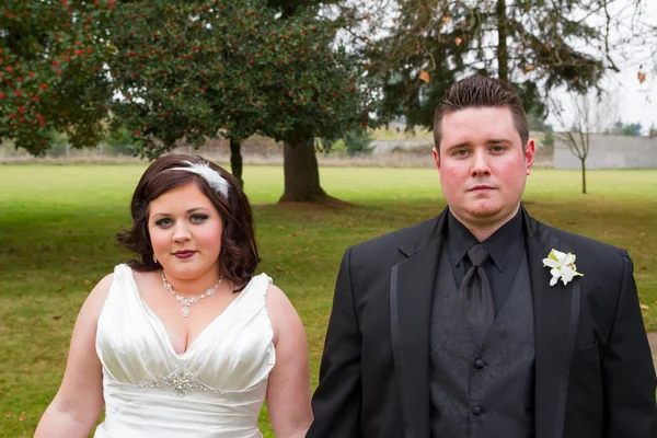 Portrait de mariée et de marié le jour du mariage — Photo