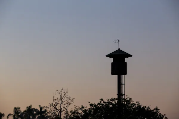 Torre de seguridad al atardecer — Foto de Stock