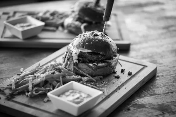 Вкусные Домашние Гамбургеры Картошкой Фри — стоковое фото