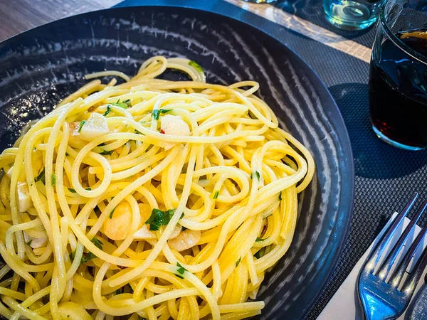 Leckere Aglio Oglio Pasta Mit Frischem Knoblauch Pfefferoni — Stockfoto