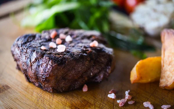 Leckeres Bienensteak Auf Dem Grill — Stockfoto