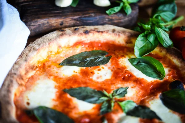 Deliciosa Pizza Italiana Con Ingredientes Frescos — Foto de Stock