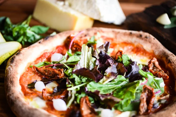 Смачна Піца Свіжими Інгредієнтами — стокове фото