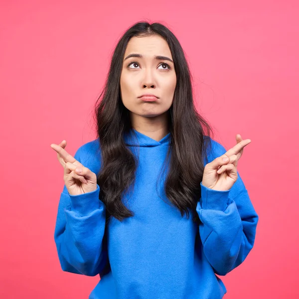 Sad Young Asian Woman Stands Crossed Fingers Believes Good Luck — Stock Photo, Image