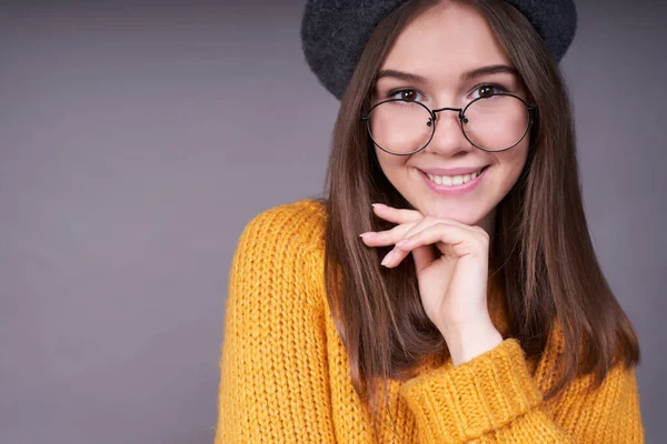 Close Gorgeous Beautiful Caucasian Young Girl Wears Fashionable French Beret — Stock Photo, Image