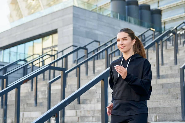 Gelmiş Geçmiş Iyi Kardiyo Spor Giyim Sektöründe Modern Genç Bir — Stok fotoğraf